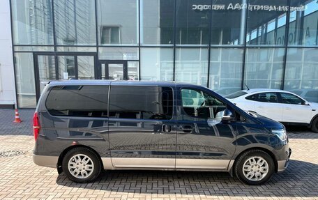 Hyundai Grand Starex Grand Starex I рестайлинг 2, 2018 год, 3 950 000 рублей, 4 фотография