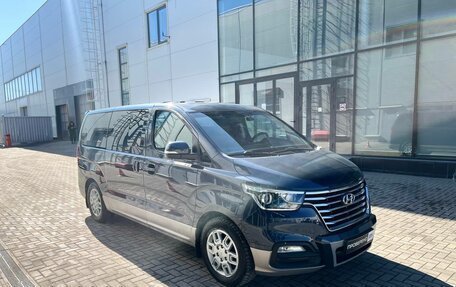 Hyundai Grand Starex Grand Starex I рестайлинг 2, 2018 год, 3 950 000 рублей, 3 фотография