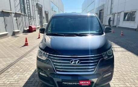 Hyundai Grand Starex Grand Starex I рестайлинг 2, 2018 год, 3 950 000 рублей, 2 фотография