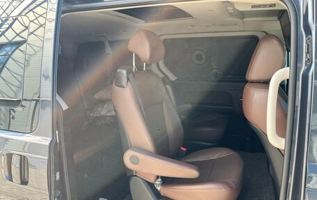 Hyundai Grand Starex Grand Starex I рестайлинг 2, 2018 год, 3 950 000 рублей, 25 фотография