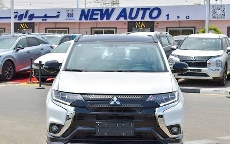 Mitsubishi Outlander III рестайлинг 3, 2022 год, 2 950 000 рублей, 2 фотография