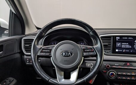 KIA Sportage IV рестайлинг, 2020 год, 2 600 000 рублей, 21 фотография