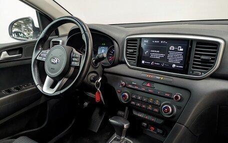 KIA Sportage IV рестайлинг, 2020 год, 2 600 000 рублей, 24 фотография