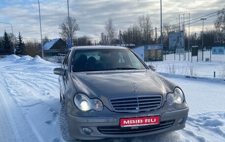 Mercedes-Benz C-Класс, 2006 год, 980 000 рублей, 1 фотография