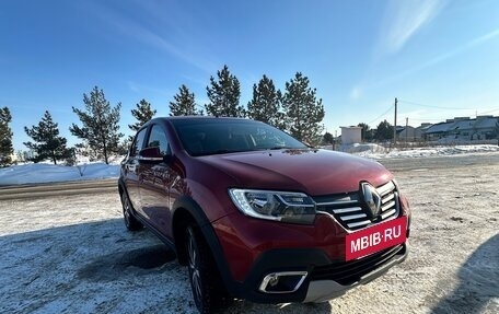 Renault Logan II, 2018 год, 955 000 рублей, 2 фотография