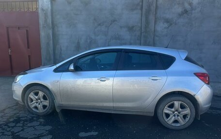 Opel Astra J, 2011 год, 770 000 рублей, 3 фотография