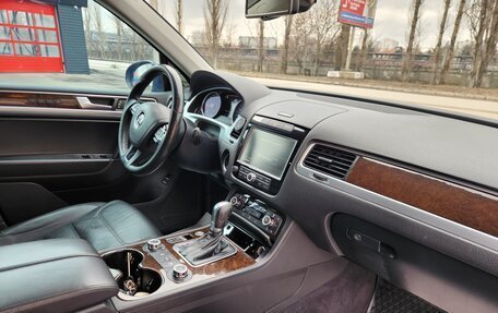 Volkswagen Touareg III, 2014 год, 2 499 000 рублей, 3 фотография