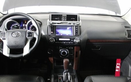 Toyota Land Cruiser Prado 150 рестайлинг 2, 2017 год, 4 215 000 рублей, 10 фотография