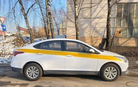 Hyundai Solaris II рестайлинг, 2019 год, 900 000 рублей, 2 фотография