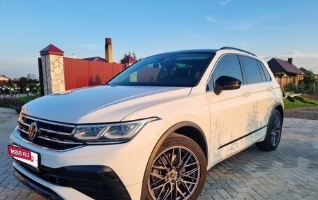 Volkswagen Tiguan II, 2021 год, 3 630 000 рублей, 2 фотография