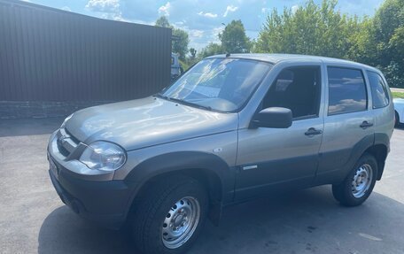 Chevrolet Niva I рестайлинг, 2012 год, 550 000 рублей, 3 фотография