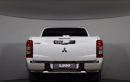 Mitsubishi L200 IV рестайлинг, 2023 год, 5 300 000 рублей, 5 фотография