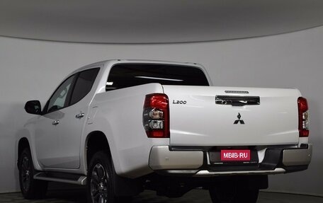 Mitsubishi L200 IV рестайлинг, 2023 год, 5 300 000 рублей, 6 фотография