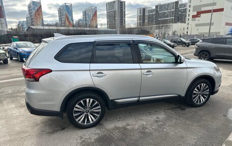 Mitsubishi Outlander III рестайлинг 3, 2019 год, 2 350 000 рублей, 4 фотография