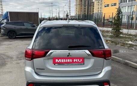 Mitsubishi Outlander III рестайлинг 3, 2019 год, 2 350 000 рублей, 10 фотография