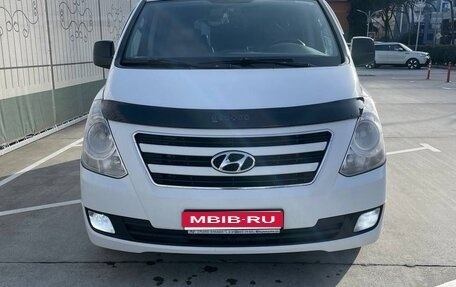 Hyundai Grand Starex Grand Starex I рестайлинг 2, 2016 год, 2 300 000 рублей, 1 фотография