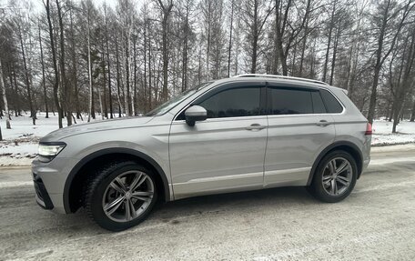 Volkswagen Tiguan II, 2018 год, 2 600 000 рублей, 3 фотография