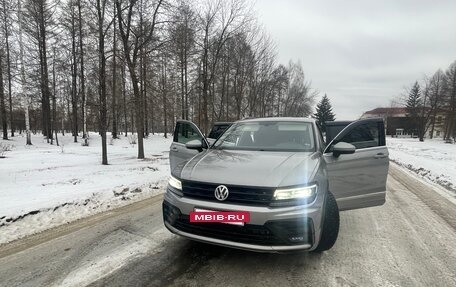 Volkswagen Tiguan II, 2018 год, 2 600 000 рублей, 2 фотография