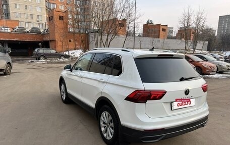 Volkswagen Tiguan II, 2021 год, 3 070 000 рублей, 3 фотография