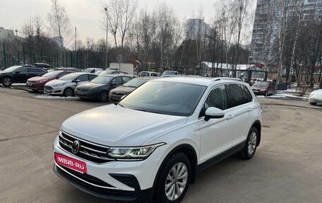 Volkswagen Tiguan II, 2021 год, 3 070 000 рублей, 2 фотография