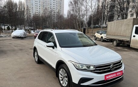 Volkswagen Tiguan II, 2021 год, 3 070 000 рублей, 5 фотография