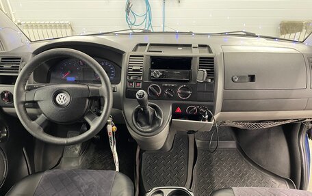 Volkswagen Transporter T5 рестайлинг, 2005 год, 1 290 000 рублей, 33 фотография