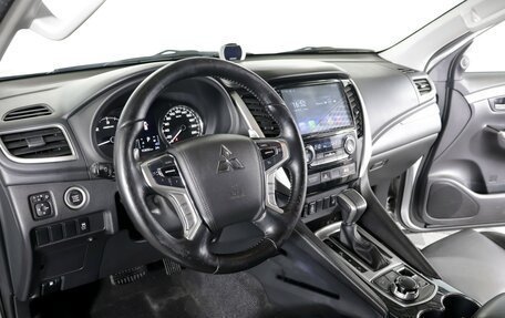 Mitsubishi Pajero Sport III рестайлинг, 2018 год, 2 875 000 рублей, 9 фотография