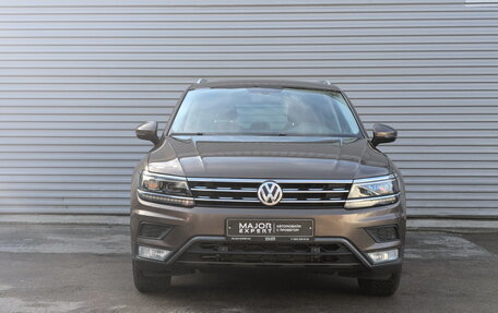 Volkswagen Tiguan II, 2017 год, 2 400 000 рублей, 2 фотография