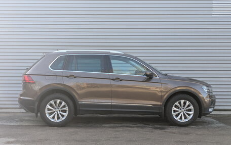 Volkswagen Tiguan II, 2017 год, 2 400 000 рублей, 4 фотография