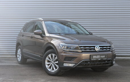 Volkswagen Tiguan II, 2017 год, 2 400 000 рублей, 3 фотография