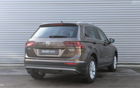 Volkswagen Tiguan II, 2017 год, 2 400 000 рублей, 5 фотография