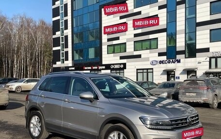 Volkswagen Tiguan II, 2018 год, 2 635 000 рублей, 2 фотография