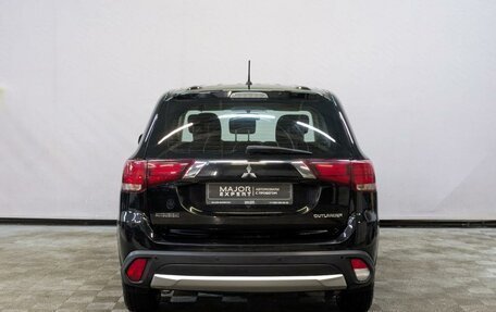 Mitsubishi Outlander III рестайлинг 3, 2016 год, 1 790 000 рублей, 6 фотография