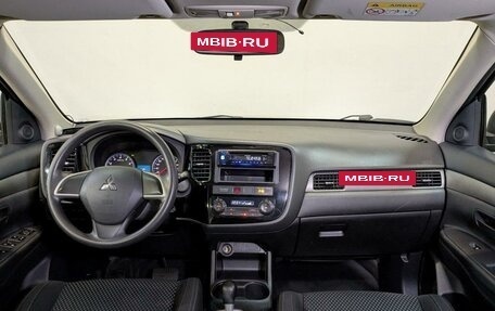 Mitsubishi Outlander III рестайлинг 3, 2016 год, 1 790 000 рублей, 14 фотография