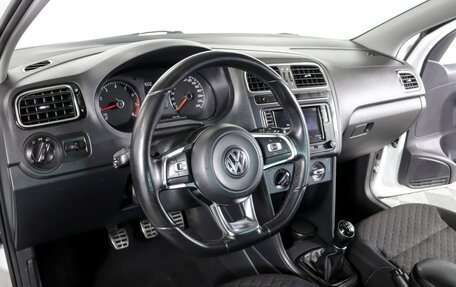 Volkswagen Polo VI (EU Market), 2018 год, 925 000 рублей, 9 фотография