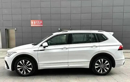 Volkswagen Tiguan II, 2021 год, 2 930 000 рублей, 7 фотография