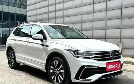 Volkswagen Tiguan II, 2021 год, 2 930 000 рублей, 3 фотография