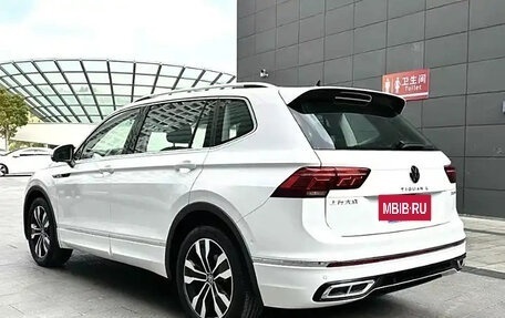 Volkswagen Tiguan II, 2021 год, 2 930 000 рублей, 4 фотография