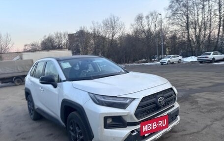 Toyota RAV4, 2024 год, 3 900 000 рублей, 2 фотография