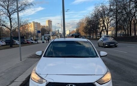 Hyundai Solaris II рестайлинг, 2018 год, 750 000 рублей, 2 фотография