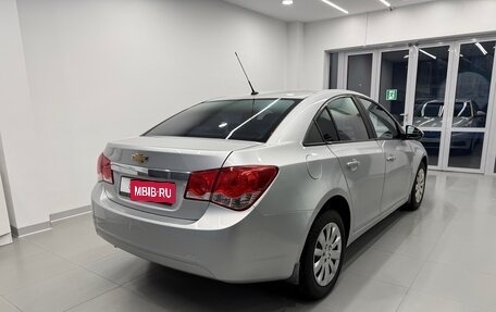 Chevrolet Cruze II, 2010 год, 760 000 рублей, 4 фотография