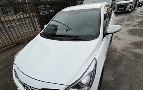 Hyundai Solaris II рестайлинг, 2015 год, 1 135 000 рублей, 20 фотография