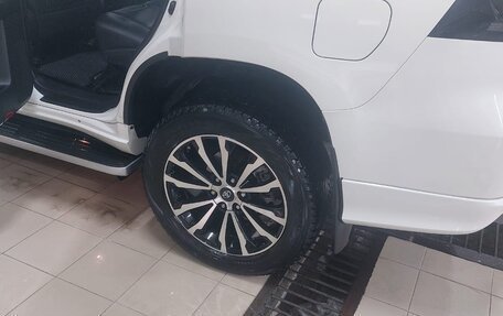 Toyota Land Cruiser Prado 150 рестайлинг 2, 2018 год, 5 500 000 рублей, 38 фотография