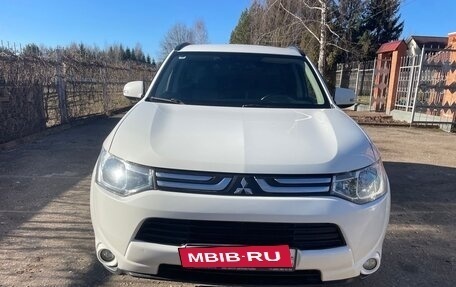 Mitsubishi Outlander III рестайлинг 3, 2013 год, 1 290 000 рублей, 6 фотография