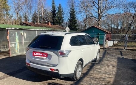 Mitsubishi Outlander III рестайлинг 3, 2013 год, 1 290 000 рублей, 4 фотография