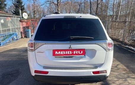 Mitsubishi Outlander III рестайлинг 3, 2013 год, 1 290 000 рублей, 5 фотография