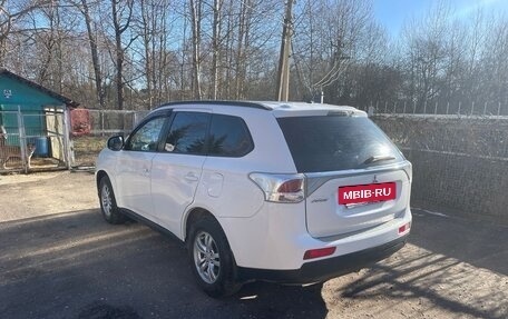 Mitsubishi Outlander III рестайлинг 3, 2013 год, 1 290 000 рублей, 3 фотография