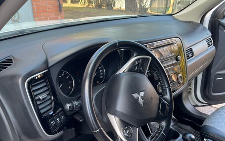 Mitsubishi Outlander III рестайлинг 3, 2013 год, 1 290 000 рублей, 15 фотография