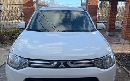 Mitsubishi Outlander III рестайлинг 3, 2013 год, 1 290 000 рублей, 20 фотография