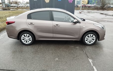 KIA Rio IV, 2017 год, 1 370 000 рублей, 4 фотография